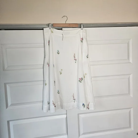 NWT Talbots Embroidered Midi Skirt - Tossed Wildflowers - Size 12 - Picture 2 of 8